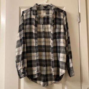 American Eagle Black/Gray/White Flannel- Small